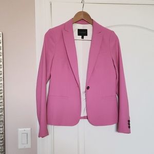 Banana Republic blazer size 2. Classic fit. Excellent condition.